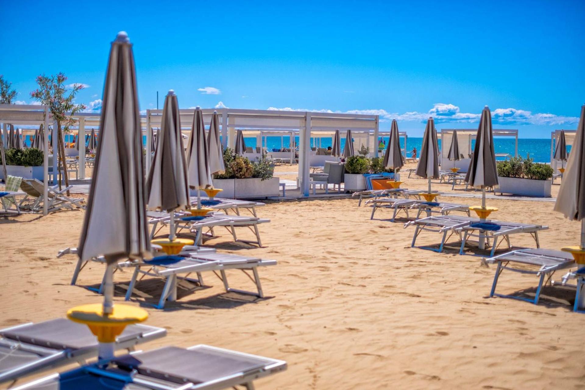 Residence Bristol Bibione Exterior foto
